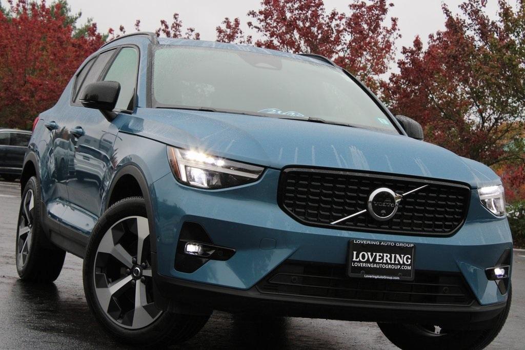 used 2025 Volvo XC40 car, priced at $35,484