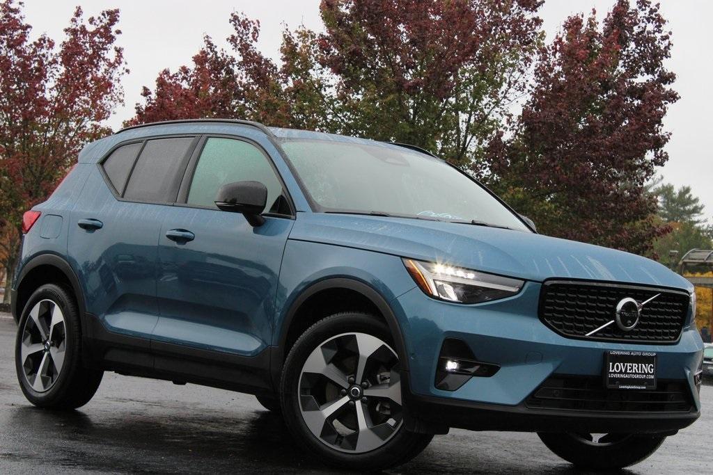 used 2025 Volvo XC40 car, priced at $35,484