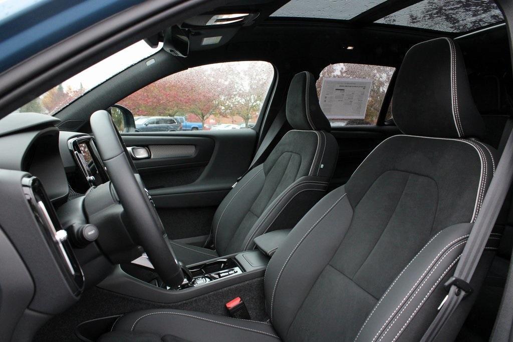 used 2025 Volvo XC40 car, priced at $35,484