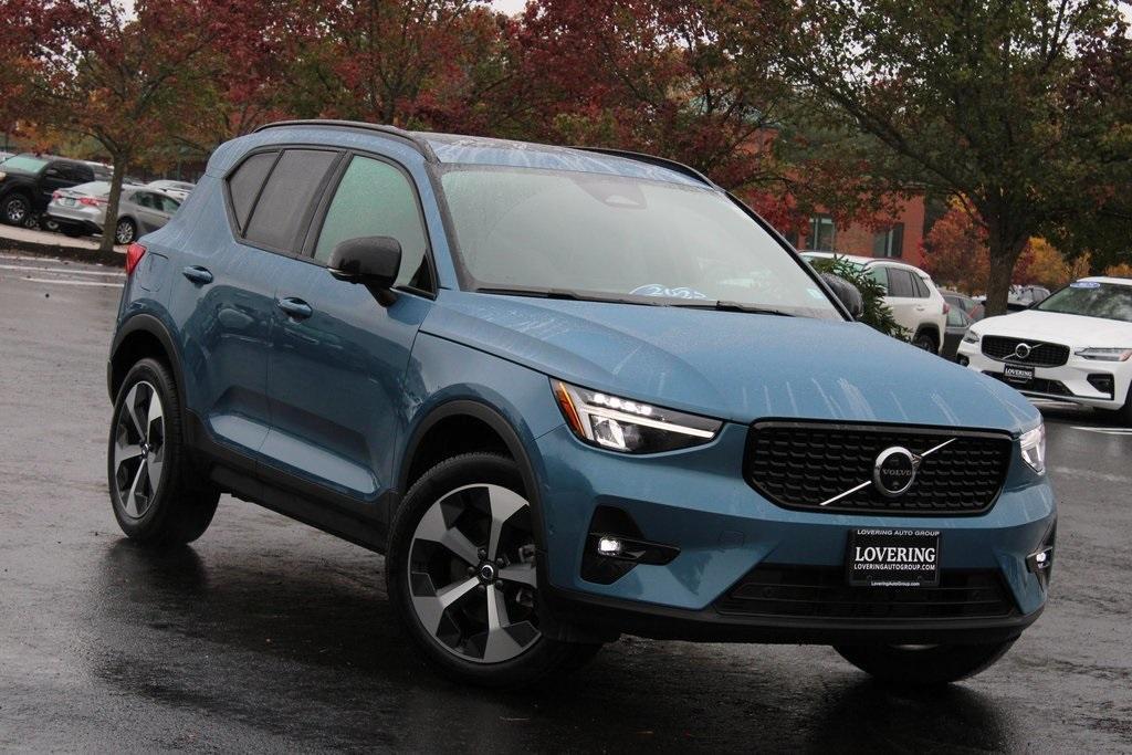 used 2025 Volvo XC40 car, priced at $35,484