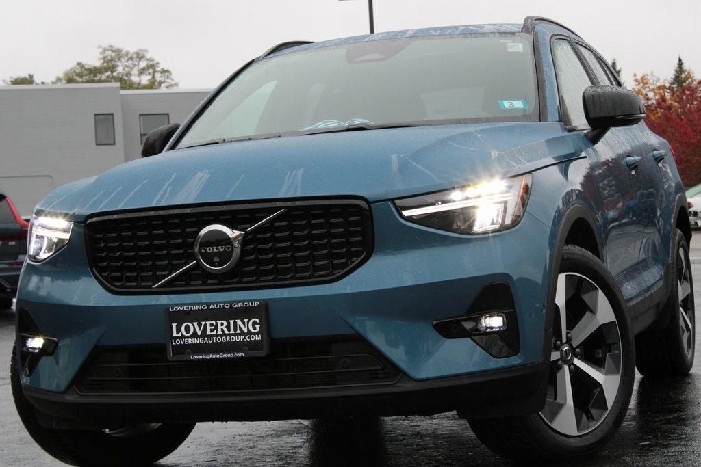used 2025 Volvo XC40 car, priced at $35,484