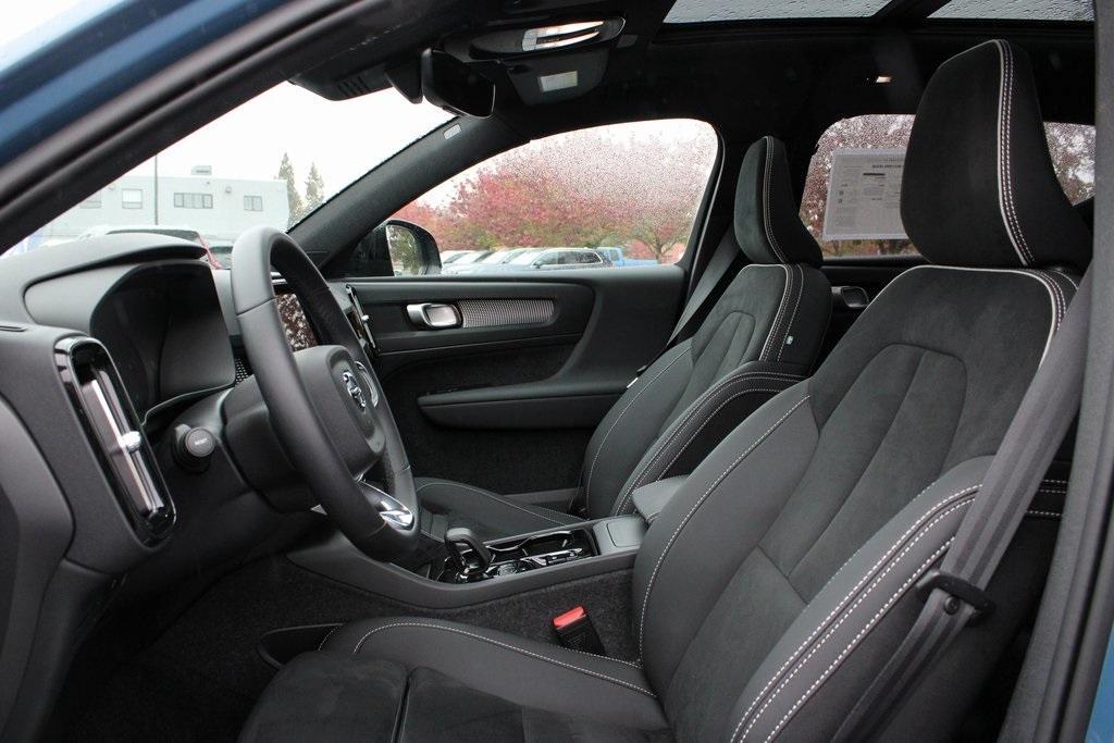 used 2025 Volvo XC40 car, priced at $35,484
