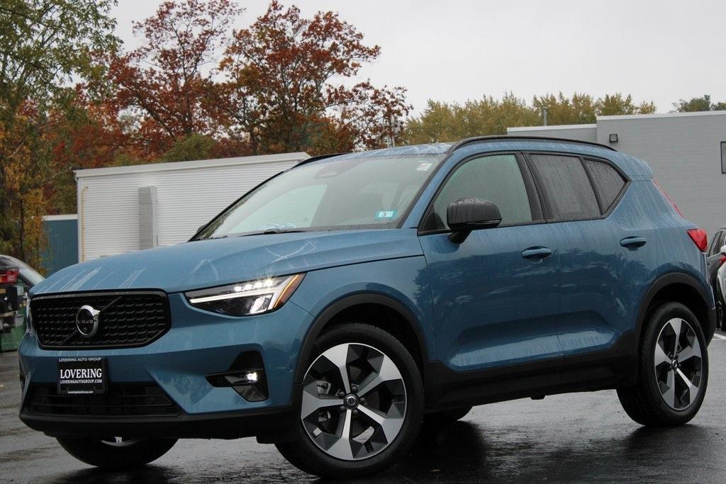 used 2025 Volvo XC40 car, priced at $35,484