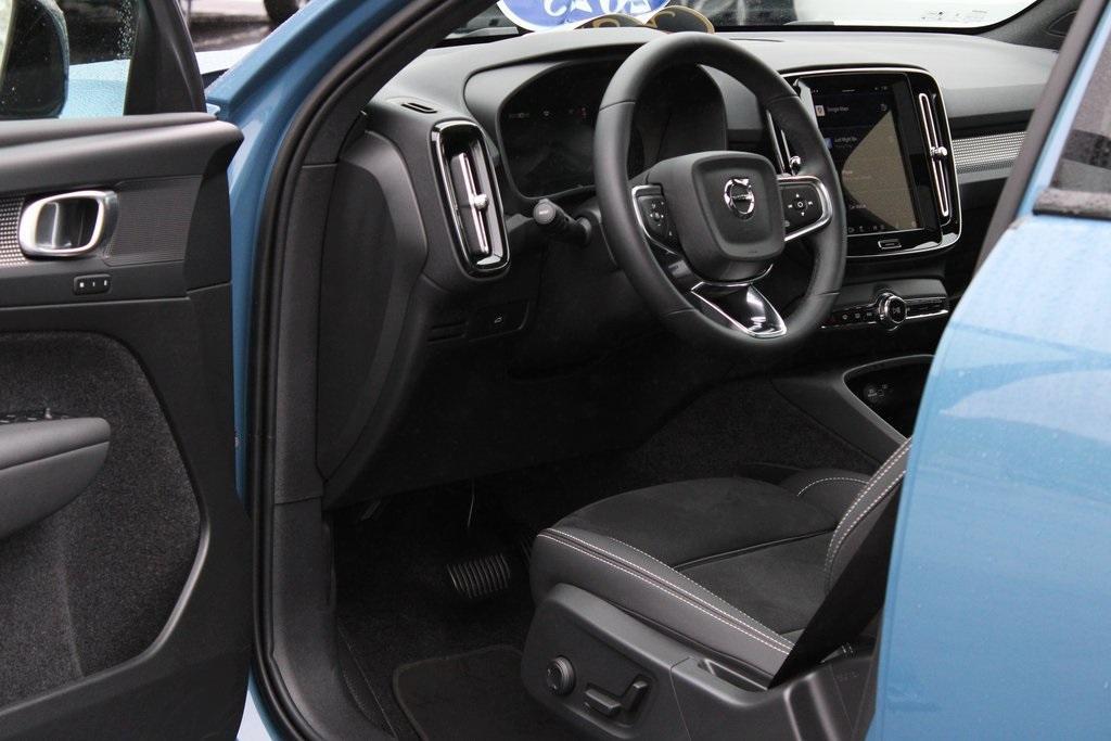 used 2025 Volvo XC40 car, priced at $35,484
