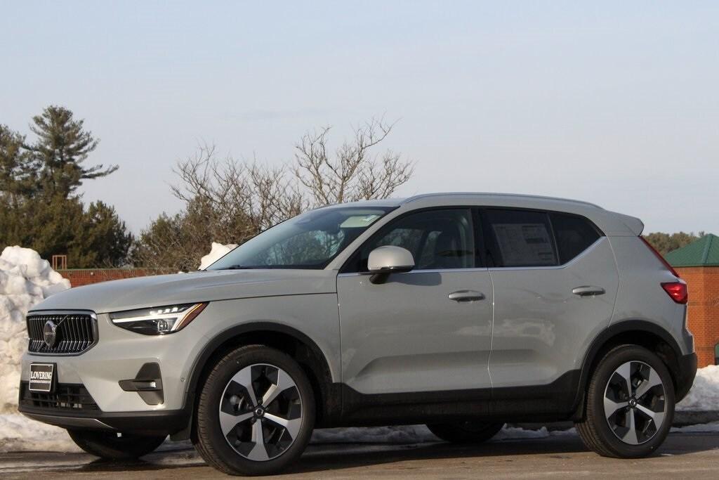 new 2025 Volvo XC40 car