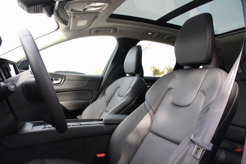 new 2025 Volvo XC60 car