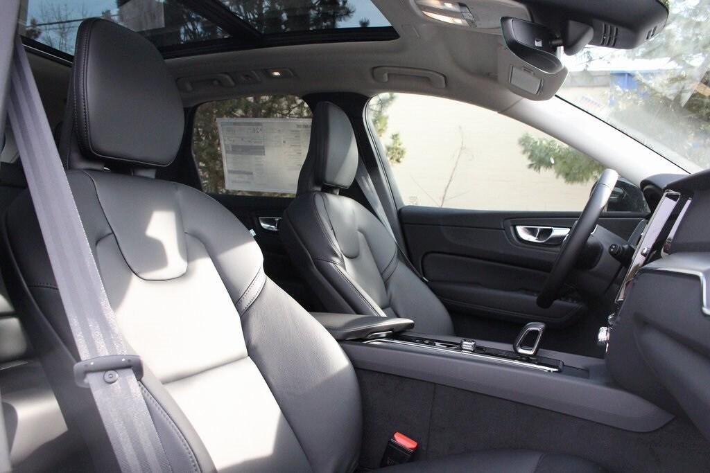 new 2025 Volvo XC60 car