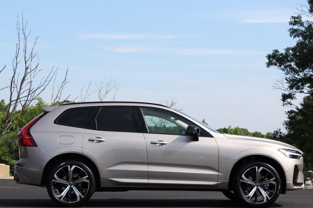 new 2025 Volvo XC60 car, priced at $60,660