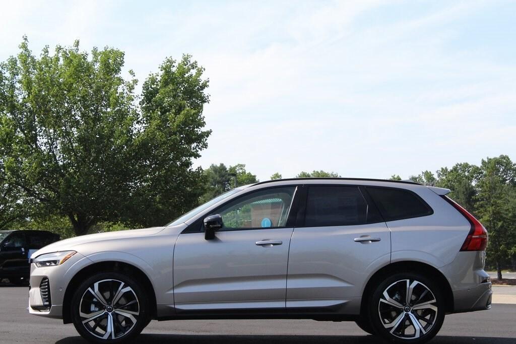 new 2025 Volvo XC60 car, priced at $60,660