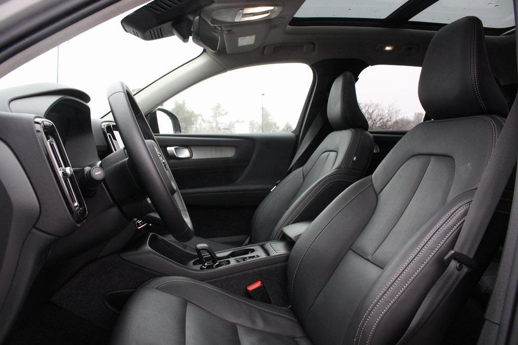 used 2024 Volvo XC40 car, priced at $32,228