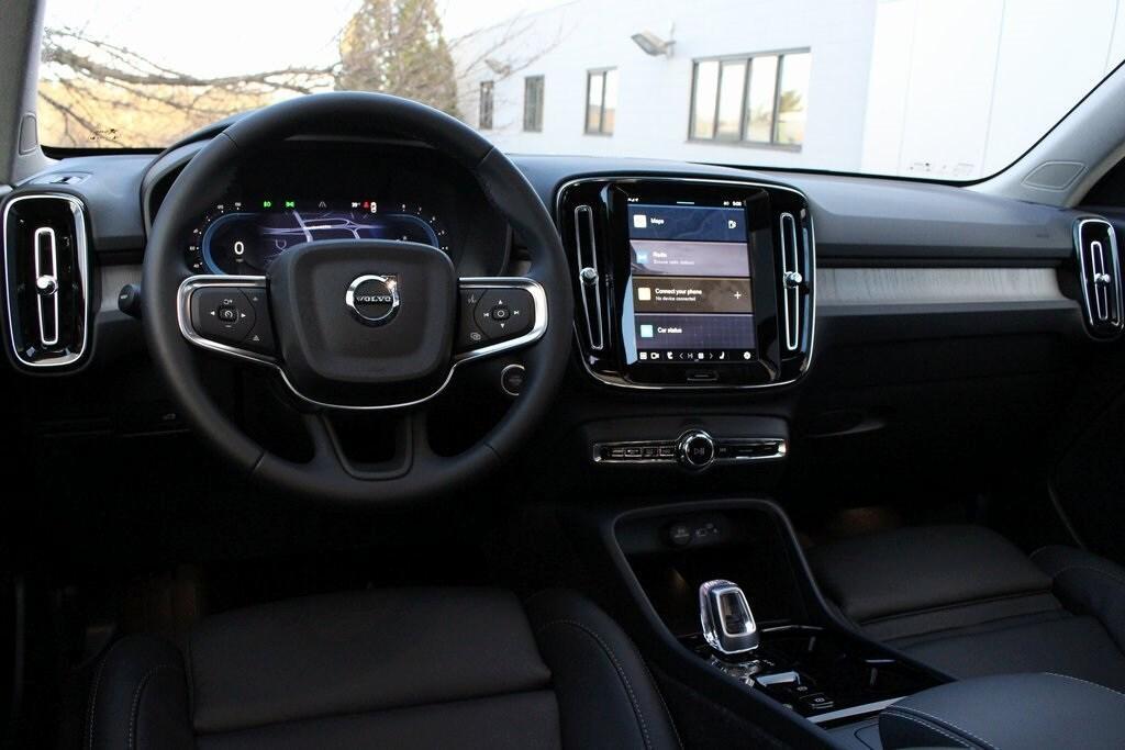 new 2025 Volvo XC40 car