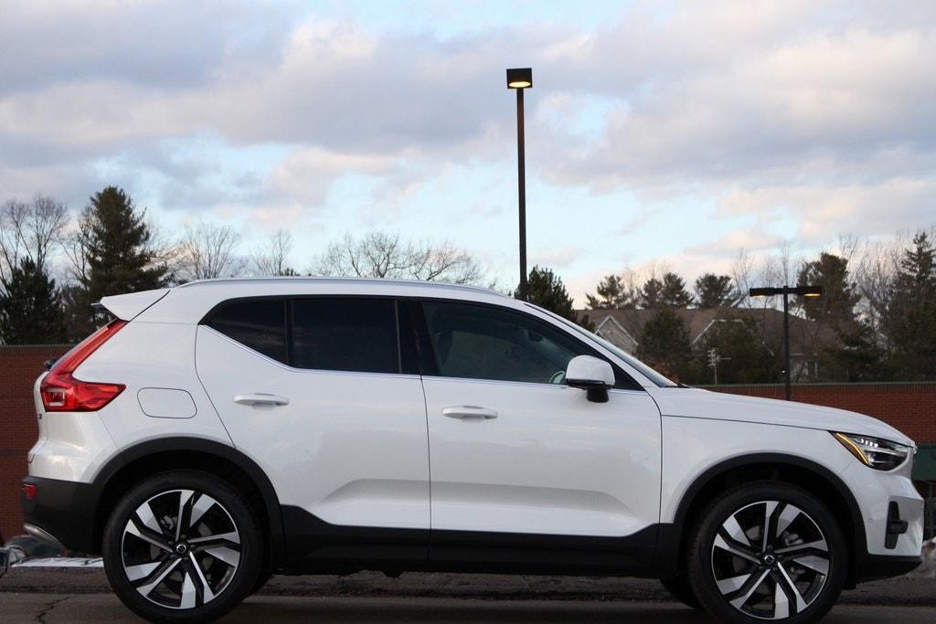 new 2025 Volvo XC40 car