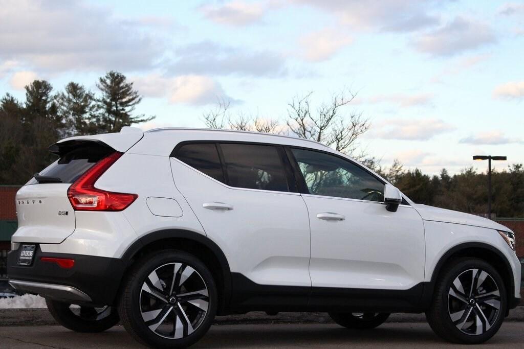 new 2025 Volvo XC40 car