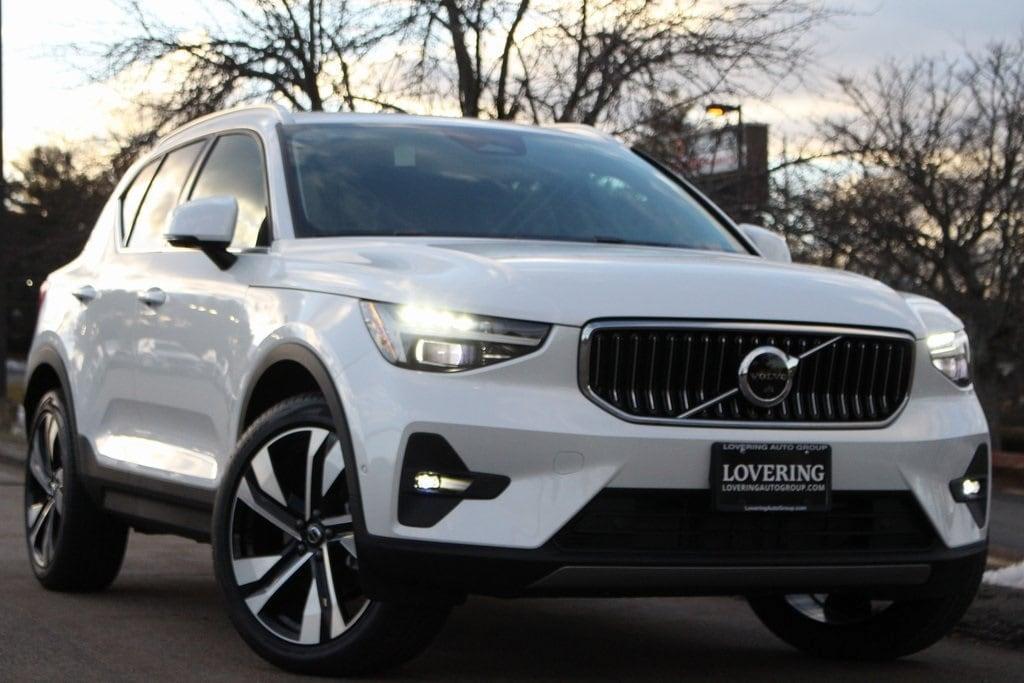 new 2025 Volvo XC40 car