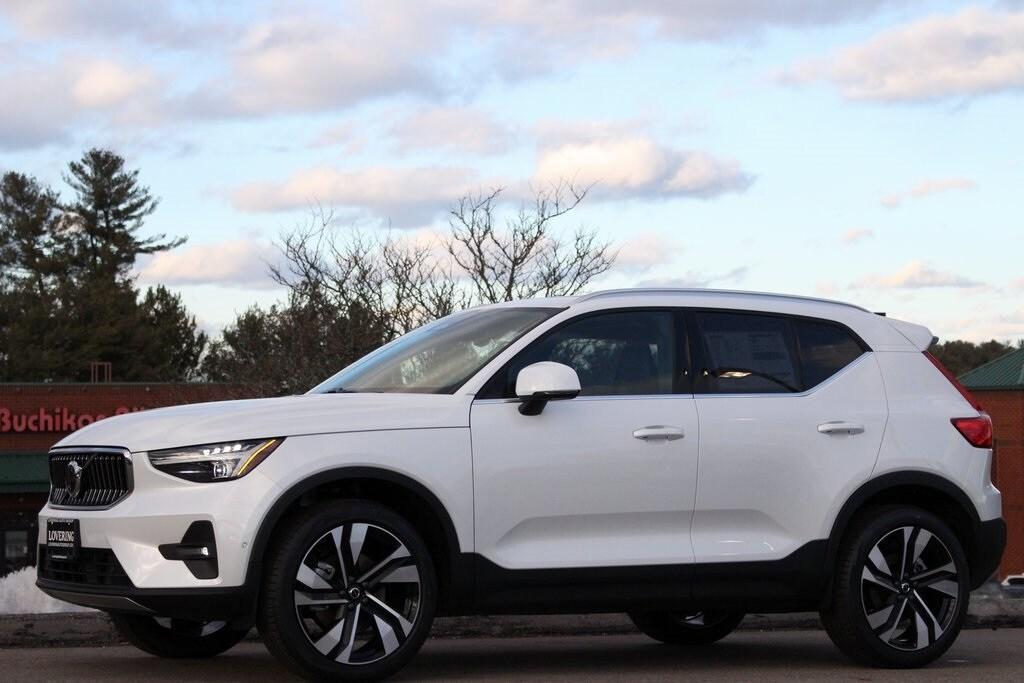 new 2025 Volvo XC40 car