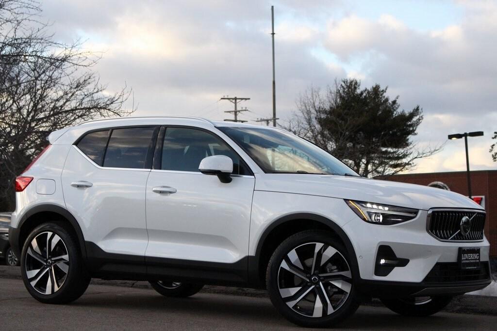 new 2025 Volvo XC40 car