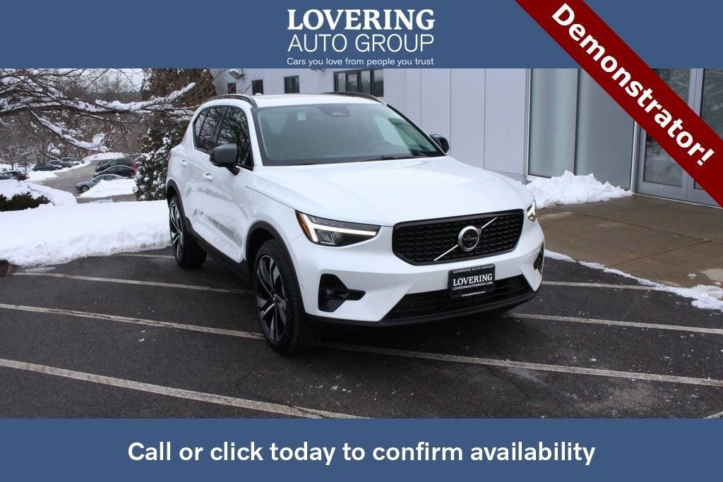 new 2024 Volvo XC40 car, priced at $45,220