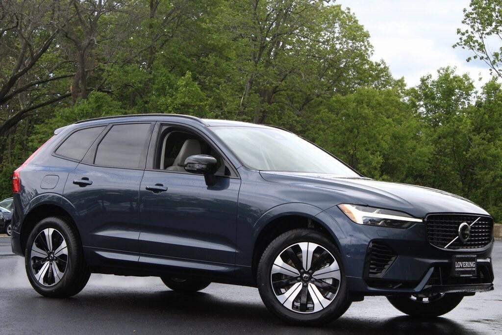 new 2025 Volvo XC60 Plug-In Hybrid car