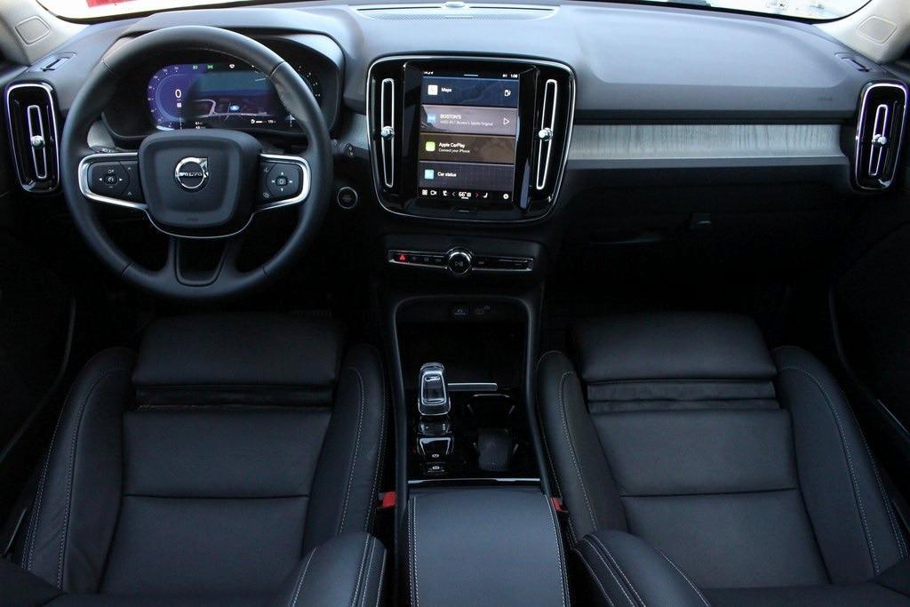 new 2025 Volvo XC40 car, priced at $46,040