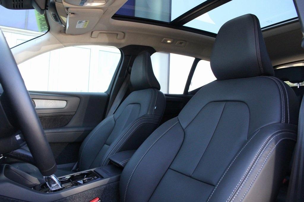 new 2025 Volvo XC40 car, priced at $46,040