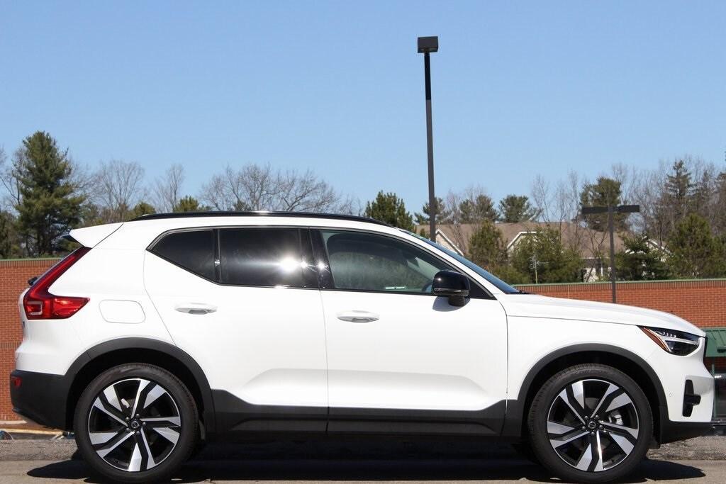new 2025 Volvo XC40 car, priced at $49,540