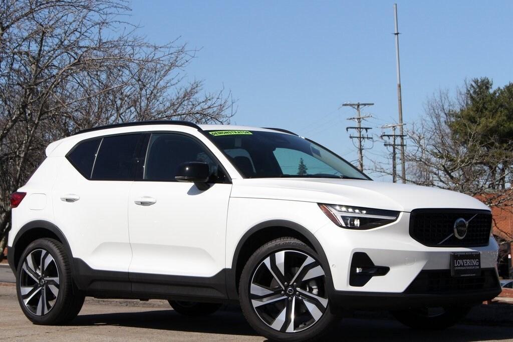 new 2025 Volvo XC40 car, priced at $49,540