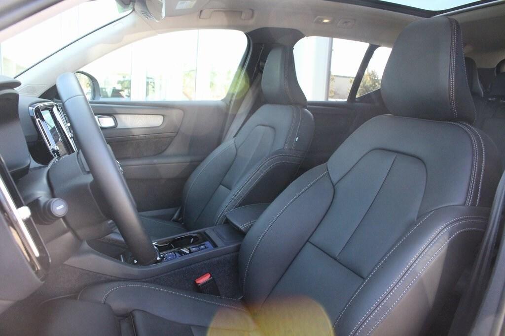 new 2025 Volvo XC40 car, priced at $49,540