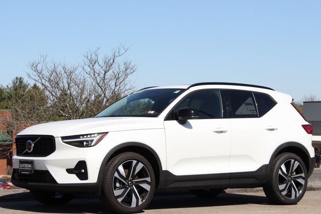 new 2025 Volvo XC40 car, priced at $46,040