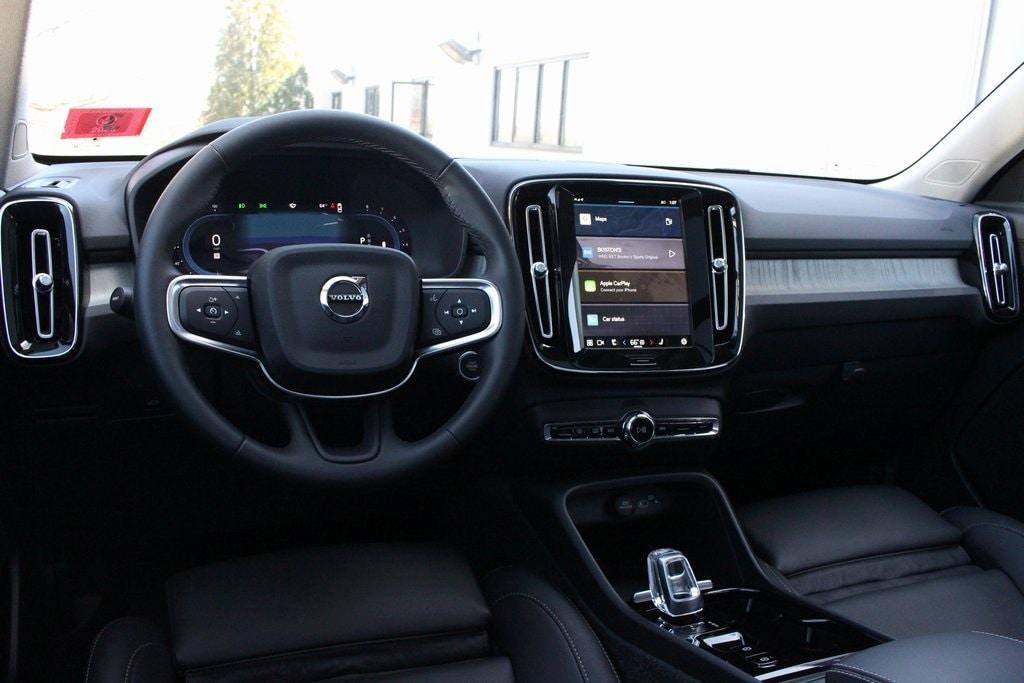 new 2025 Volvo XC40 car, priced at $46,040