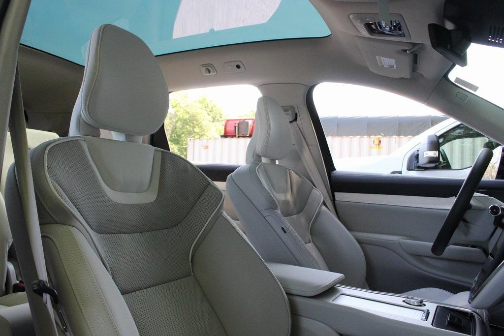 new 2025 Volvo EX90 car, priced at $86,490