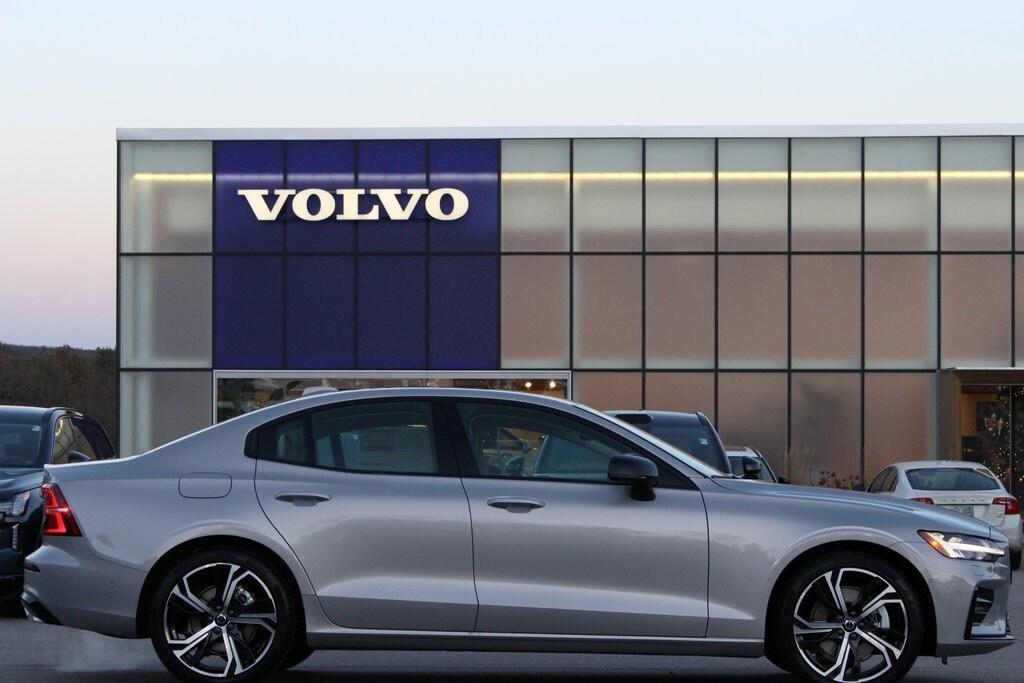 new 2025 Volvo S60 car