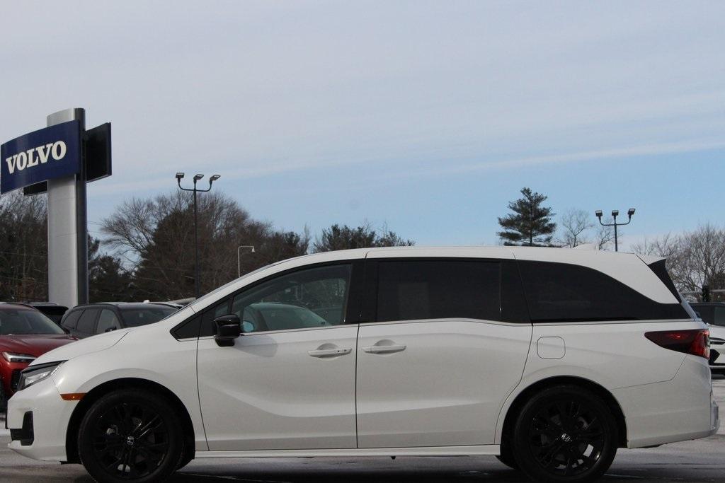 used 2025 Honda Odyssey car, priced at $40,624