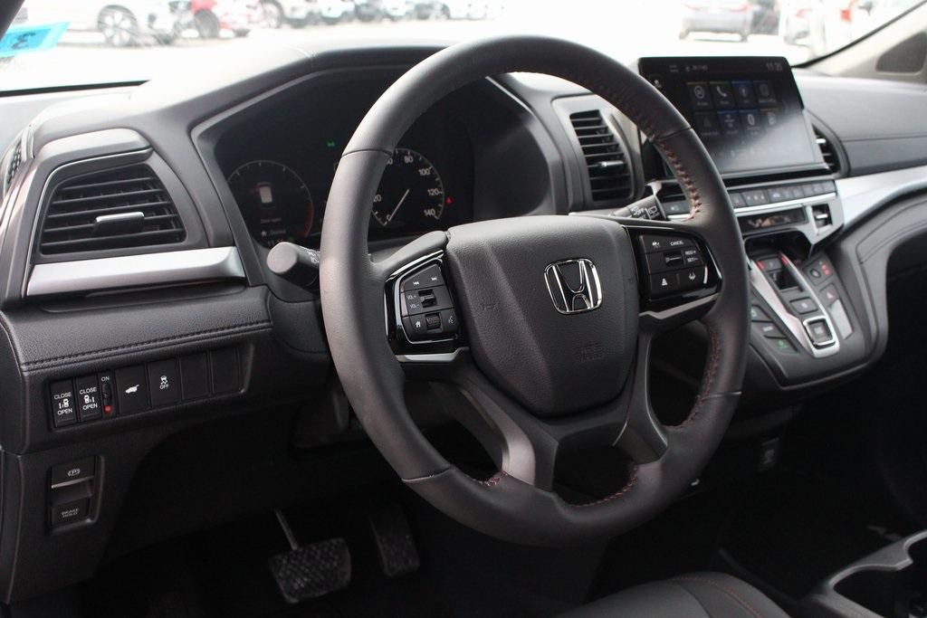 used 2025 Honda Odyssey car, priced at $40,624