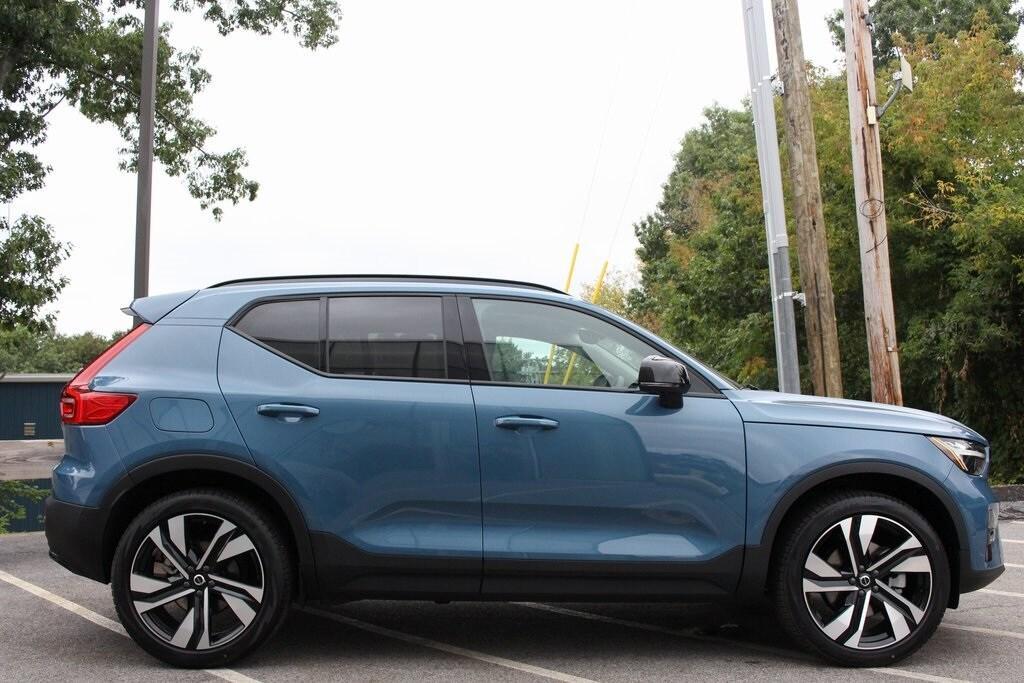 new 2024 Volvo XC40 car, priced at $48,875