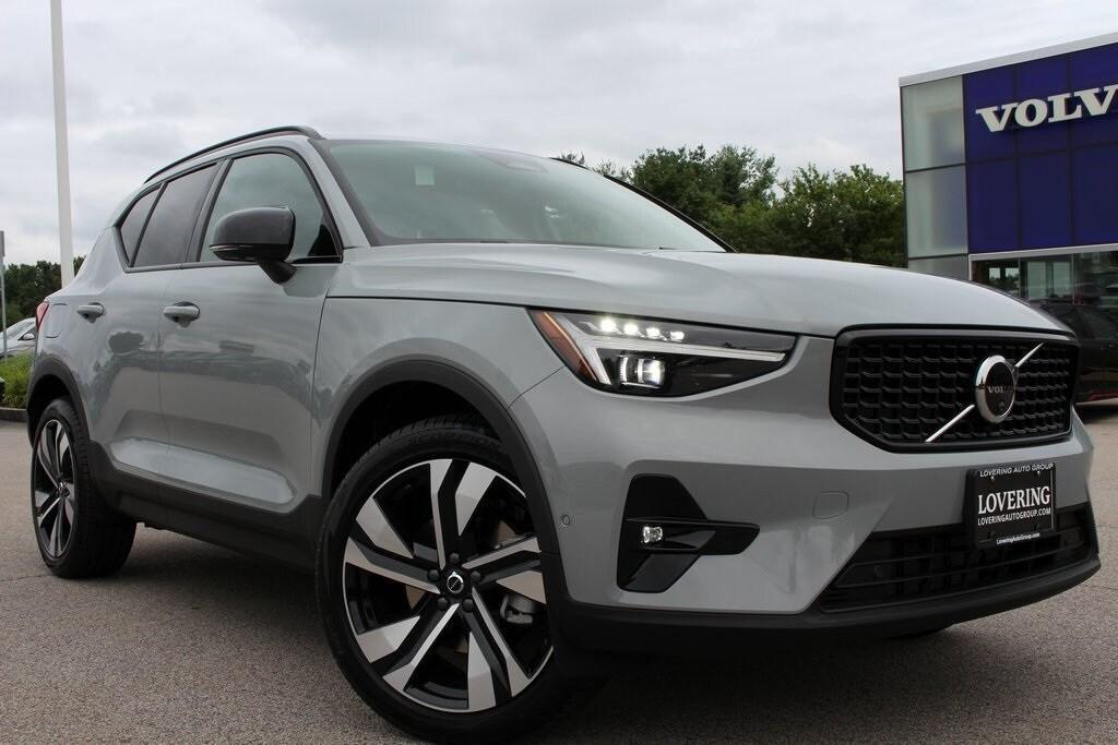 new 2025 Volvo XC40 car, priced at $51,040