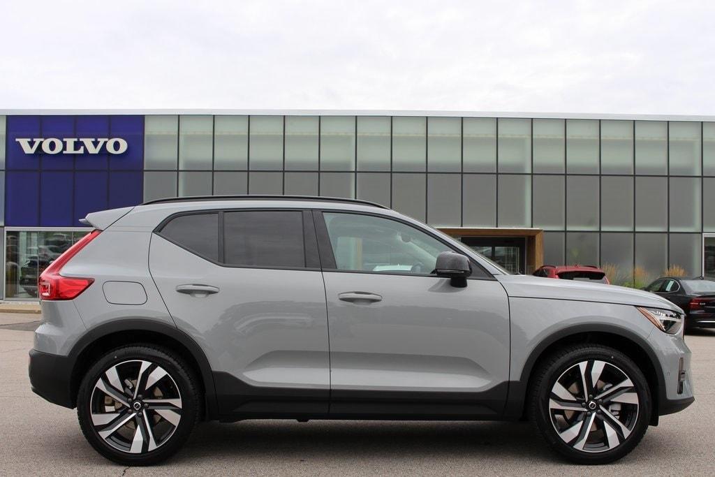 new 2025 Volvo XC40 car, priced at $49,540