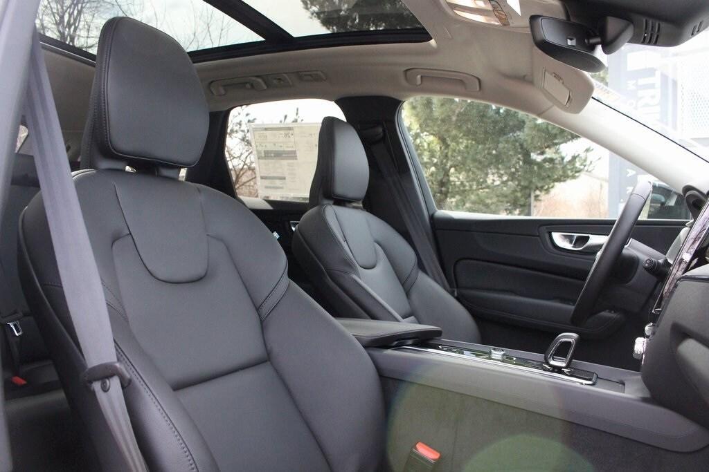 new 2025 Volvo XC60 car