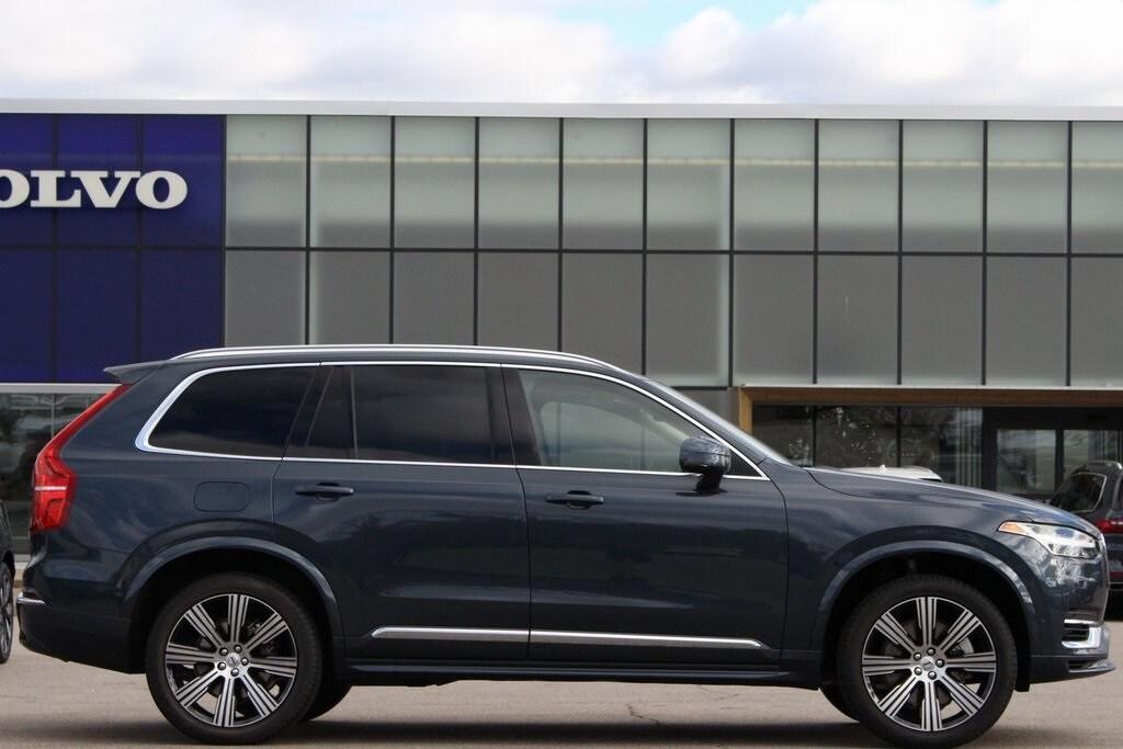 new 2025 Volvo XC90 Plug-In Hybrid car