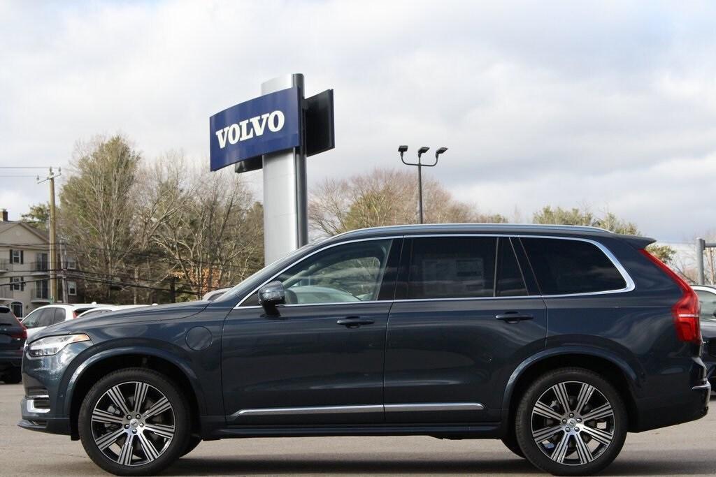 new 2025 Volvo XC90 Plug-In Hybrid car