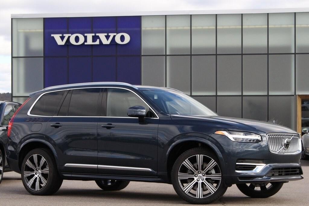 new 2025 Volvo XC90 Plug-In Hybrid car