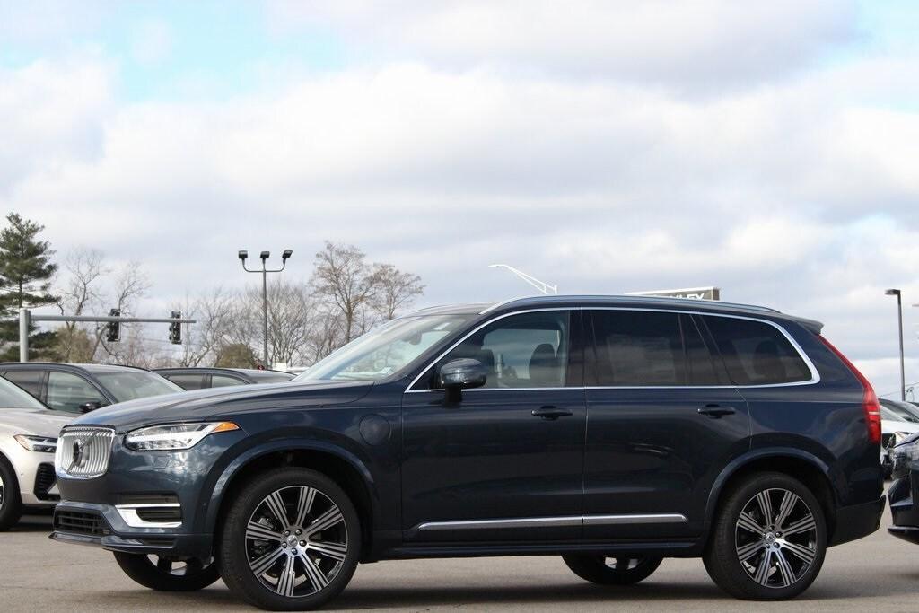 new 2025 Volvo XC90 Plug-In Hybrid car