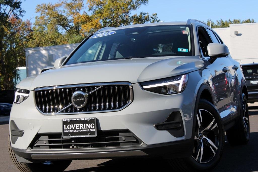 used 2025 Volvo XC40 car, priced at $33,272