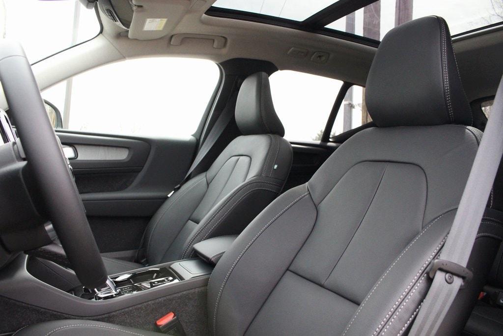 new 2025 Volvo XC40 car, priced at $52,235
