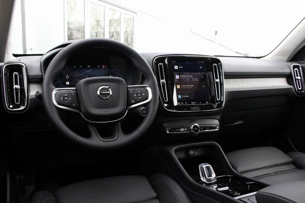 new 2025 Volvo XC40 car