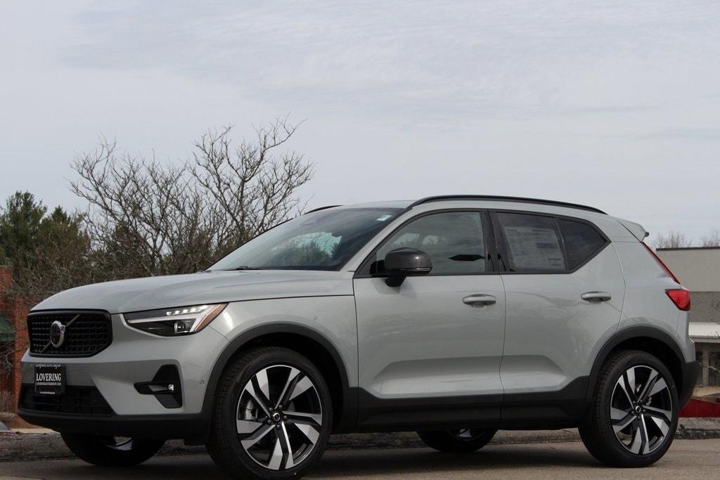 new 2025 Volvo XC40 car