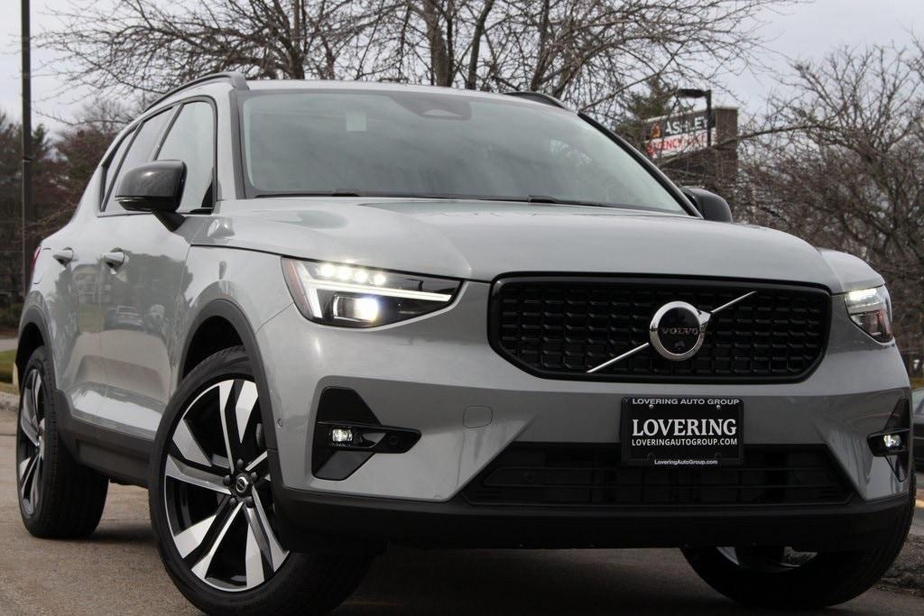 new 2025 Volvo XC40 car
