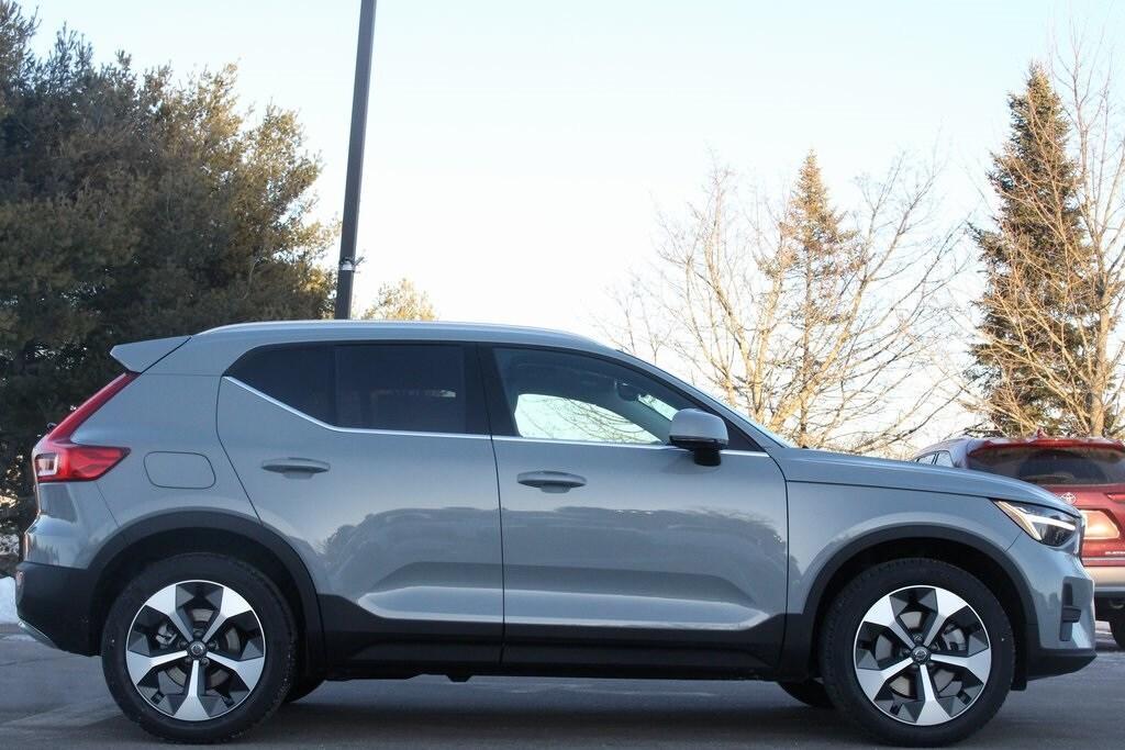 new 2025 Volvo XC40 car