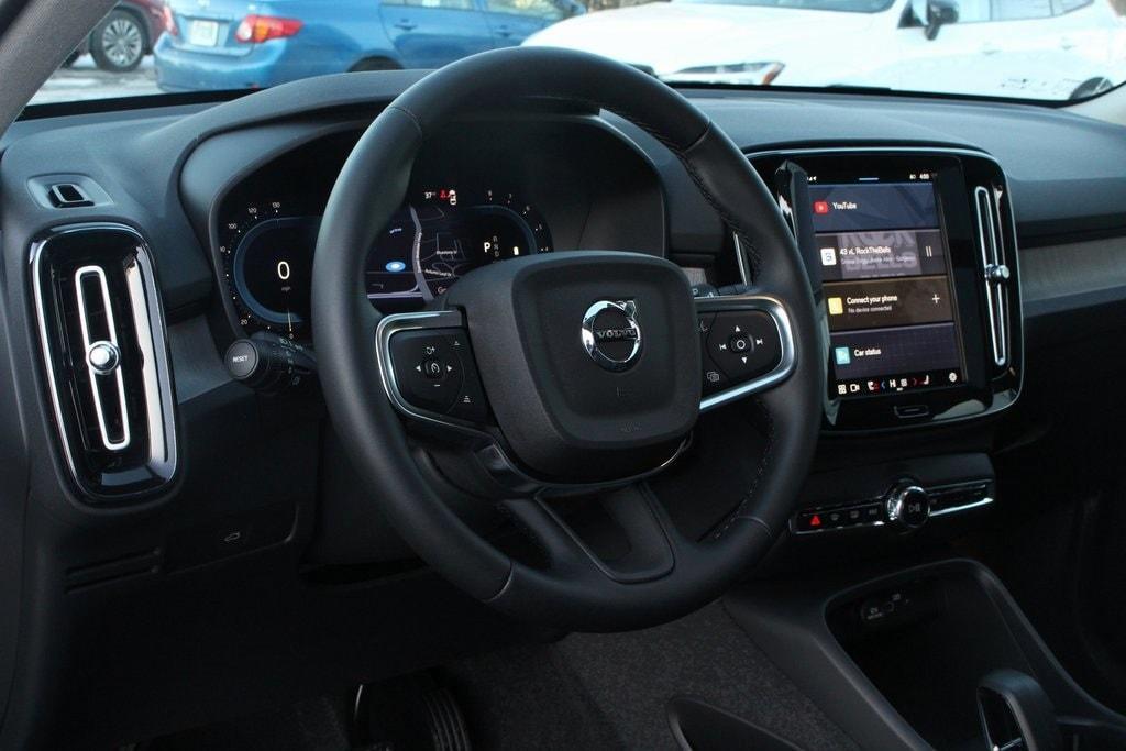 new 2025 Volvo XC40 car