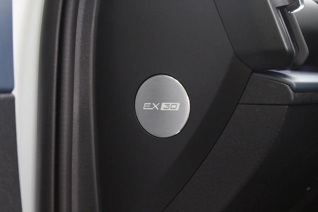 new 2025 Volvo EX30 car