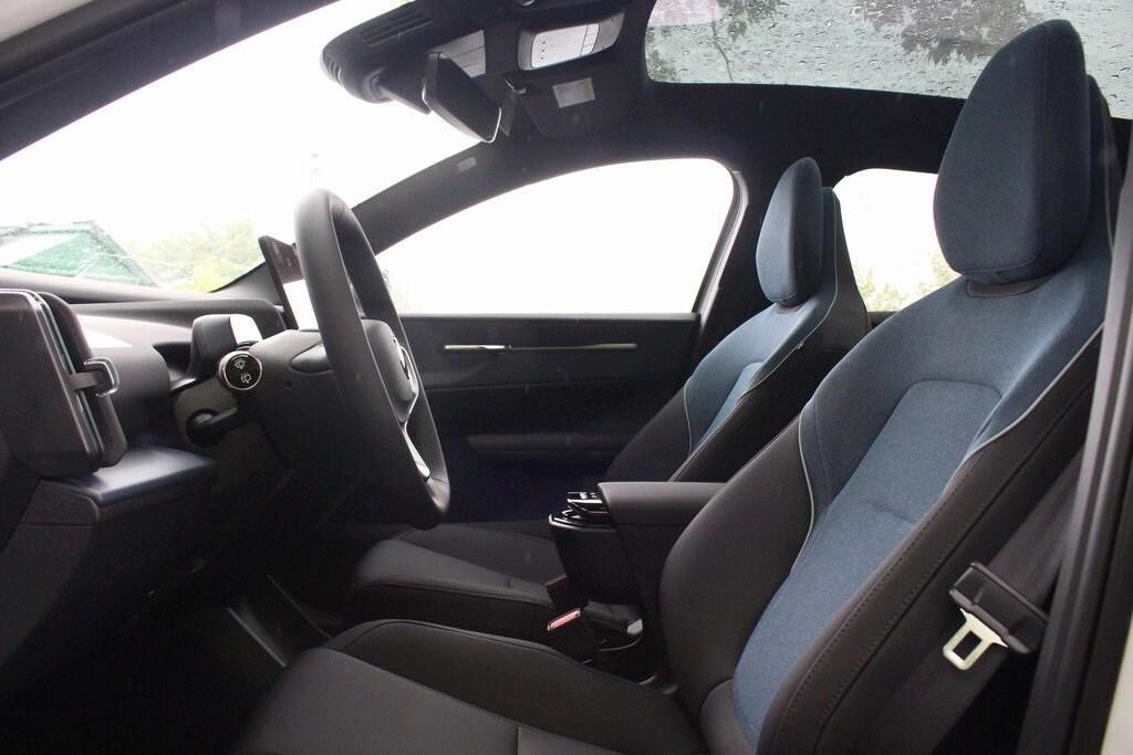 new 2025 Volvo EX30 car